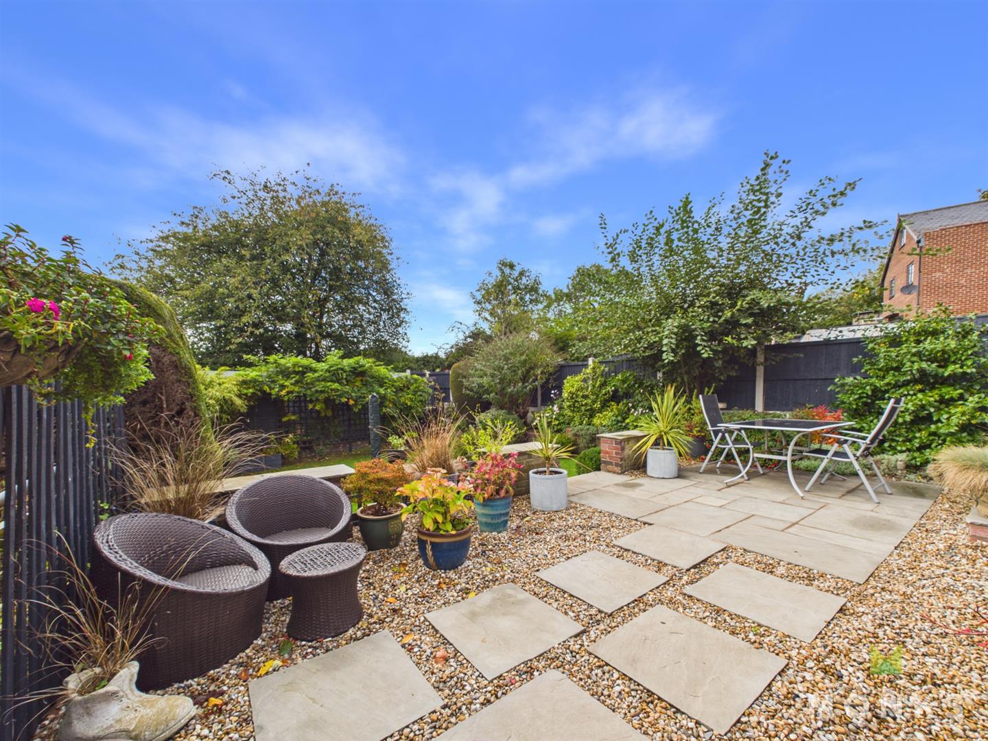 97 Llwyn Road, Oswestry, SY11 1EW For Sale